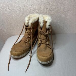 Sorel Explorer Joan boot in a tan/camel brown color. Womans 9